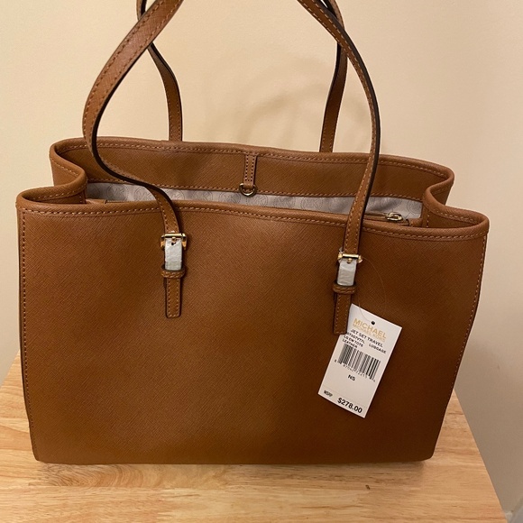 Michael Kors Handbags - Michael Kors tte